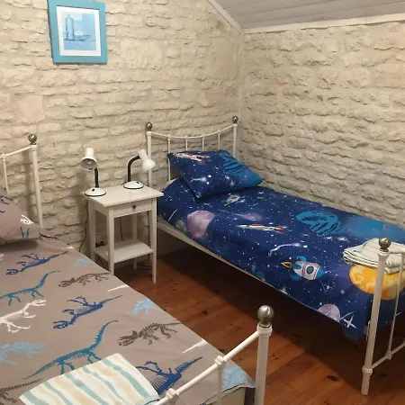 Les Vieilles Ombres Holiday home