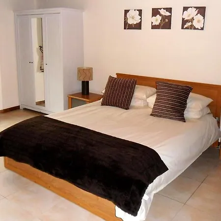 Les Vieilles Ombres Holiday home *