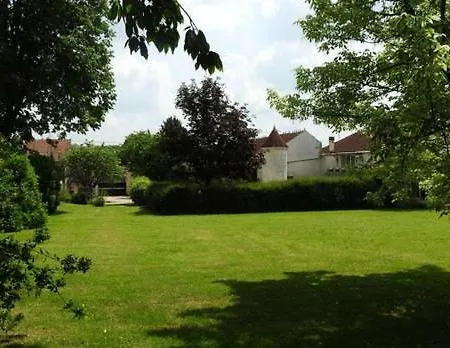 Holiday home Les Vieilles Ombres